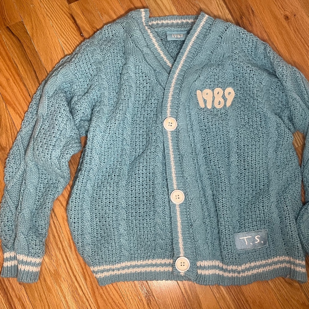 OFFICIAL COLLECTOR’S  EDITION TAYLOR SWIFT 1989 CARDIGAN | M/L
